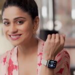 Shamita Shetty Instagram - Stylish and chic not only defines me but also my New Timex Fit 2.0! So here’s to being connected on the go in style with my new Timex Fit 2.0IGo to your nearest Authorised Timex Retailers and get your hands on this smartwatch today! @timex.india #TimexFit #Timex #ad