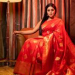 Shamna Kasim Instagram - Me and my never ending saree love ….. Saree: @anvitha_collections Blouse: @vasudevan.arun Hairstylist: @hairartistpoojagupta Pics: @v_capturesphotography Personal staff: @tharikreshma625