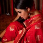Shamna Kasim Instagram - Me and my never ending saree love ….. Saree: @anvitha_collections Blouse: @vasudevan.arun Hairstylist: @hairartistpoojagupta Pics: @v_capturesphotography Personal staff: @tharikreshma625