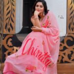 Shamna Kasim Instagram - Take a deep breath, and just enjoy your life… Styling: @vasudevan.arun Saree: @sisirawholesalesaree Jwellery: @kushalsfashionjewellery Pics: @v_capturesphotography Hairstylist: @srinivas_hairdresser #extrajabardasth😍 #etvtelugu #love my job❤️