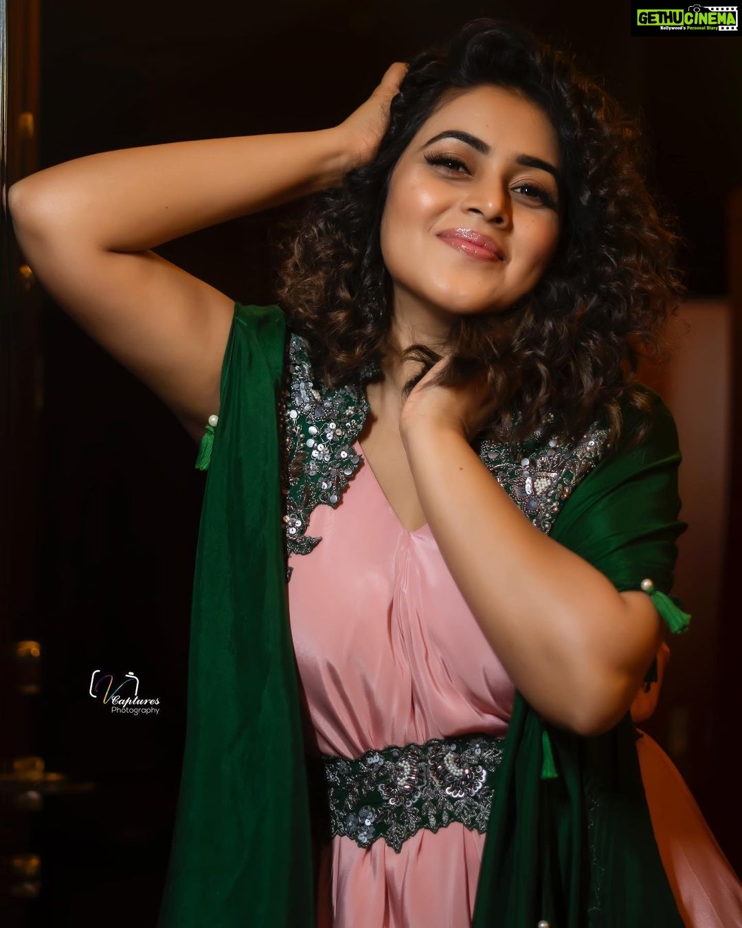 Shamna Kasim Instagram - My life My rules My attitude…. Styled by @officialanahita Outfit: @justlikethatbyanju Earrings: @accessoriesbyanandita Pic: @v_capturesphotography Hairstylist: @hairartistpoojagupta Personal staff: @tharikreshma625