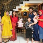 Shamna Kasim Instagram - This is my biggest happiness ❤️ my family ❤️ thank u so much for loving me and caring me still like a kid 😘😘😘 love u so so much 😘😘😘 my birthday with my strength my family ❤️. Pic : @purple_pot_weddings