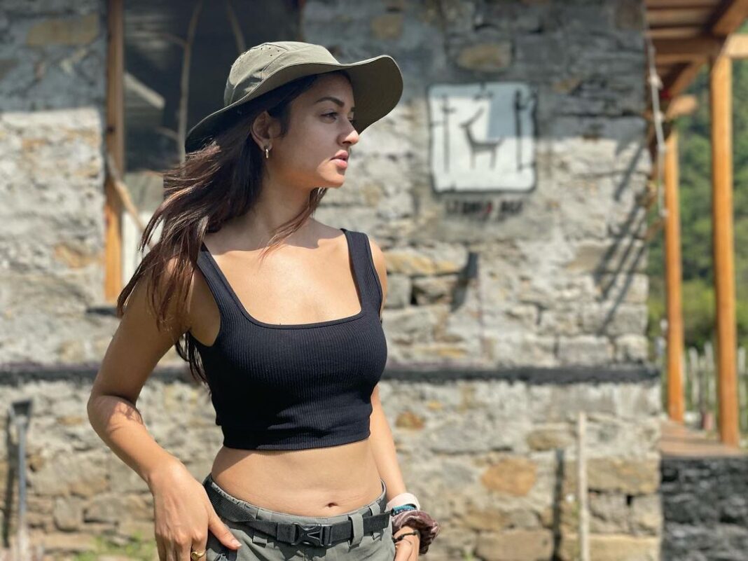 Shanvi Srivastava Instagram - 🏔💕 #shanvisrivastava #himachal #travel#instagram #instagood #loveyourself #sunday