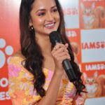 Shanvi Srivastava Instagram - On our journey to build up the catto community, @iams_india had a successful launch event in Bangalore. At IAMS we are driven by a passion for cats and dogs. This launch event focused on sharing the science, research and education that go behind our products and services with pet parents, sales team, Veterinarians etc. We were also keen to educate them on what is good for their pets. STYLED BY -@smitha_prakash19 Hmu - @poojasethiya_mua @knotsbysanjana #NewLaunch #IAMs #IAMsWhoIam #UniqueBest #SeeTheWow #shanvisrivastava