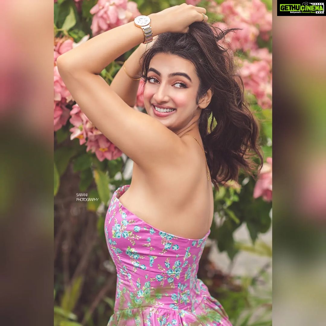 Sherlin Seth Instagram - Here's to the one's who dream and give it their all to make it a reality, you guys are the real MVPs ๐ธ๐ค . Photography @saranjphotography Makeup @deepika.nathan Hair @muthugokila_artistry Stylist and designer @sowbiandrea . . . . . . . #explorepage #explore #foryou #forme #sherlinseth #floral #gymshark #portraitphotography