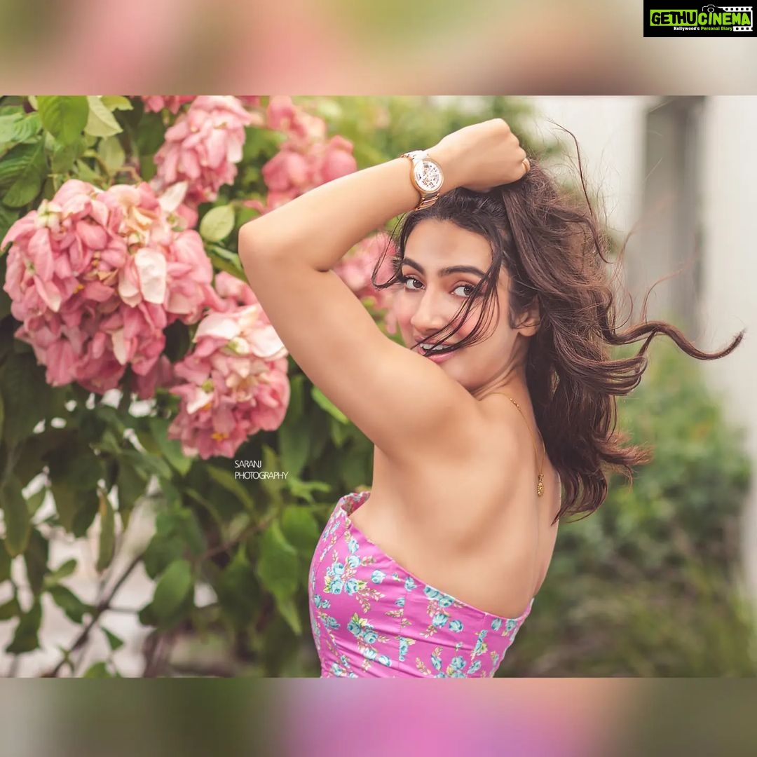 Sherlin Seth Instagram - Here's to the one's who dream and give it their all to make it a reality, you guys are the real MVPs ๐ธ๐ค . Photography @saranjphotography Makeup @deepika.nathan Hair @muthugokila_artistry Stylist and designer @sowbiandrea . . . . . . . #explorepage #explore #foryou #forme #sherlinseth #floral #gymshark #portraitphotography