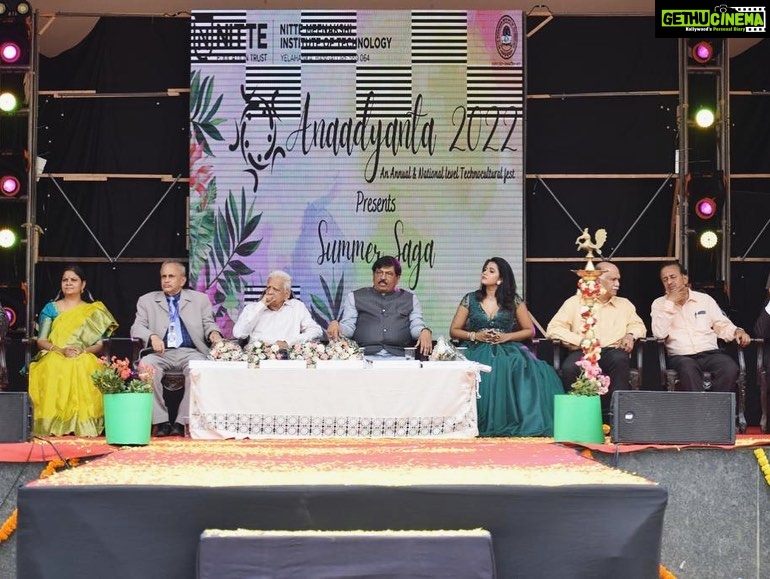 Shilpa Manjunath Instagram - Extremely overwhelmed & Honoured sharing the same stage with a Pragmatic & Visionary, our Honourable Industrial Minister @niranimurugesh , with a mission to build an innovation-led industrial sector which is a resilient, vibrant and competitive manufacturing sector with a view to foster employment and creating wealth for higher economic growth.