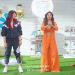 Shilpa Shetty Instagram - Smashing judgement together… one squat at a time 💪🏋🏻‍♀️ In conversation with a warrior and a strong advocate of self-love & self-awareness!♥️ Head to my stories to check out the new episode of #PintolaShapeOfYou! @filmy.mirchi . . . . . #ShapeOfYou #Episode7 #wellness #fitness #judgement #positivity #gratitude