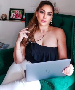 Shilpi Sharma Instagram - Humble yourself or Life will do it for you. ✌ 
.
.

.
#girl #tuesdaythoughts  #lifequotes