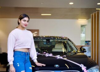 Shivani Narayanan Instagram - My new “Beast” #BMW7series 🖤.
