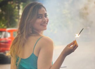 Shivani Narayanan Instagram - Happy Diwali Nanbargale 🪔💥✨