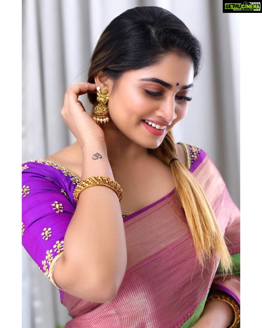 Shivani Narayanan Instagram - Saree ❤️ Team @johan_sathyadas @shreshta_iyer @maidenbrides @makeoverby_vibha @ravikkai_selai