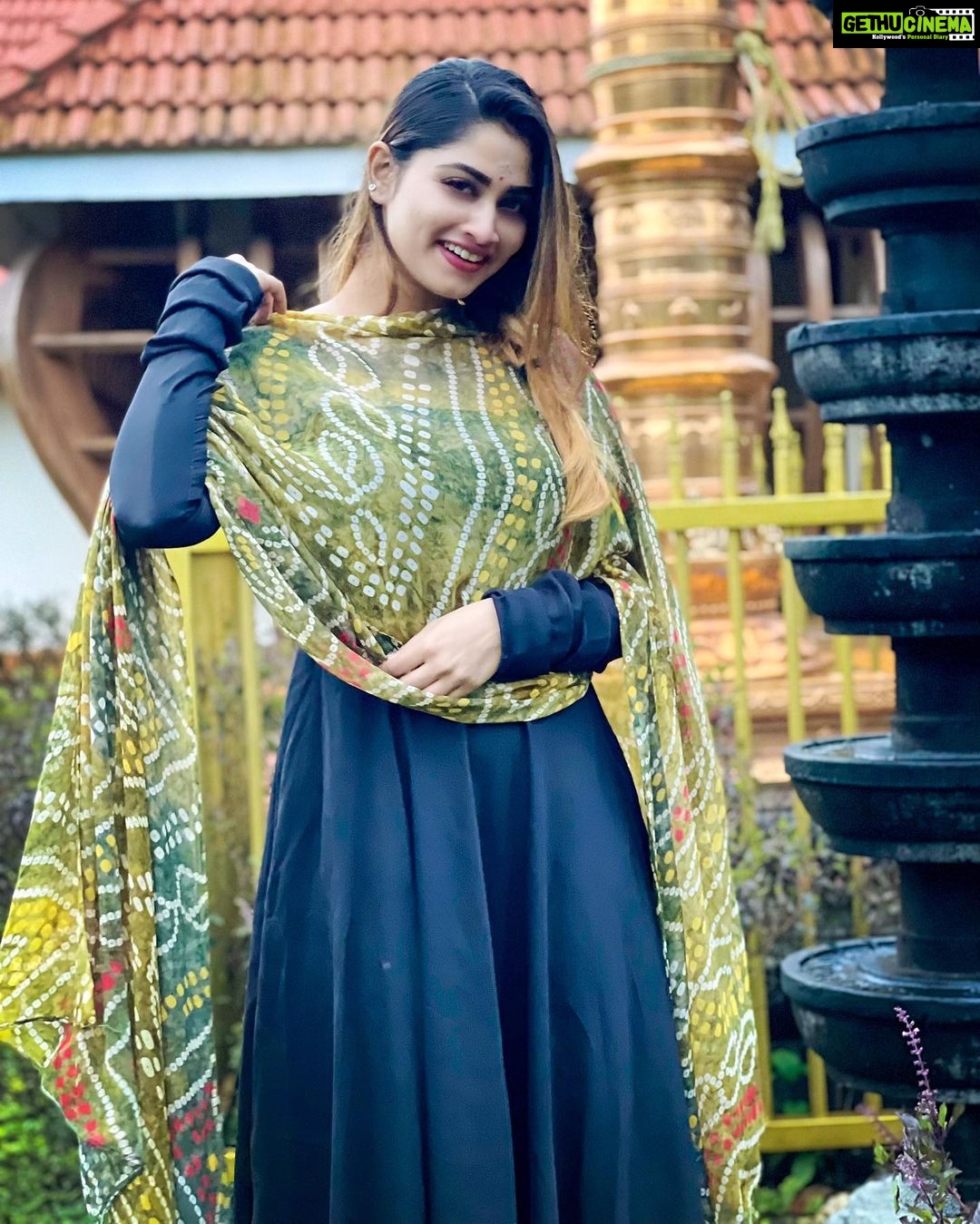 Shivani Narayanan Instagram - Only happiness for life ❤️ #templevibes Outfit @yaradesigners Kerala