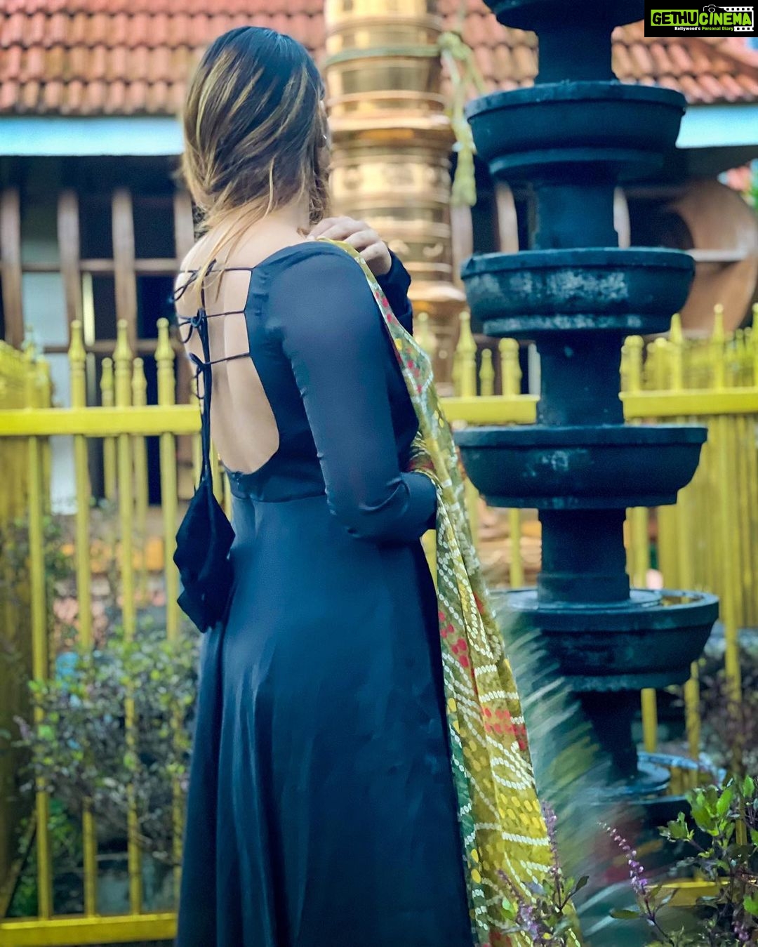 Shivani Narayanan Instagram - Only happiness for life ❤️ #templevibes Outfit @yaradesigners Kerala