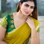 Shivani Narayanan Instagram - தாவணி is Special ❤️ @johan_sathyadas @shreshta_iyer @maidenbrides @makeoverby_vibha @hakuna_matatata_ The Park