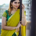 Shivani Narayanan Instagram - Those eyes speak a lot 😊 Team @johan_sathyadas @shreshta_iyer @maidenbrides @makeoverby_vibha