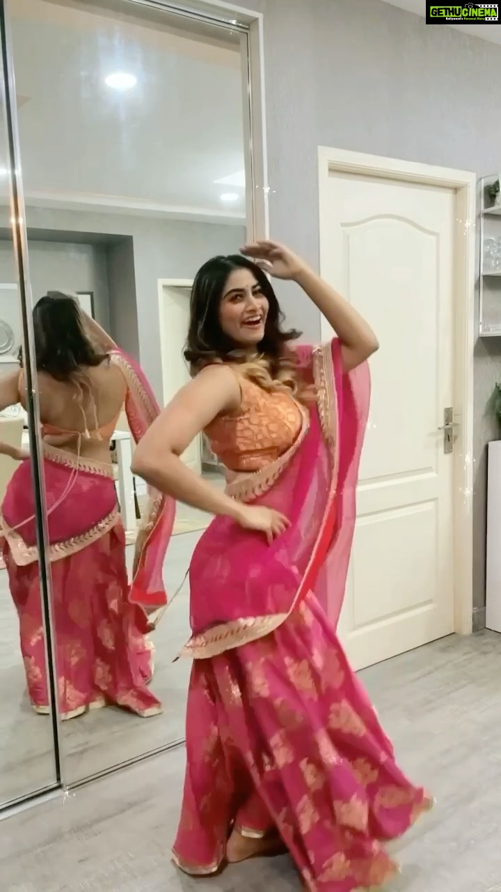 Shivani Narayanan Instagram - Chumma oru Reels 🔥 #reelsinstagram #reelitfeelit