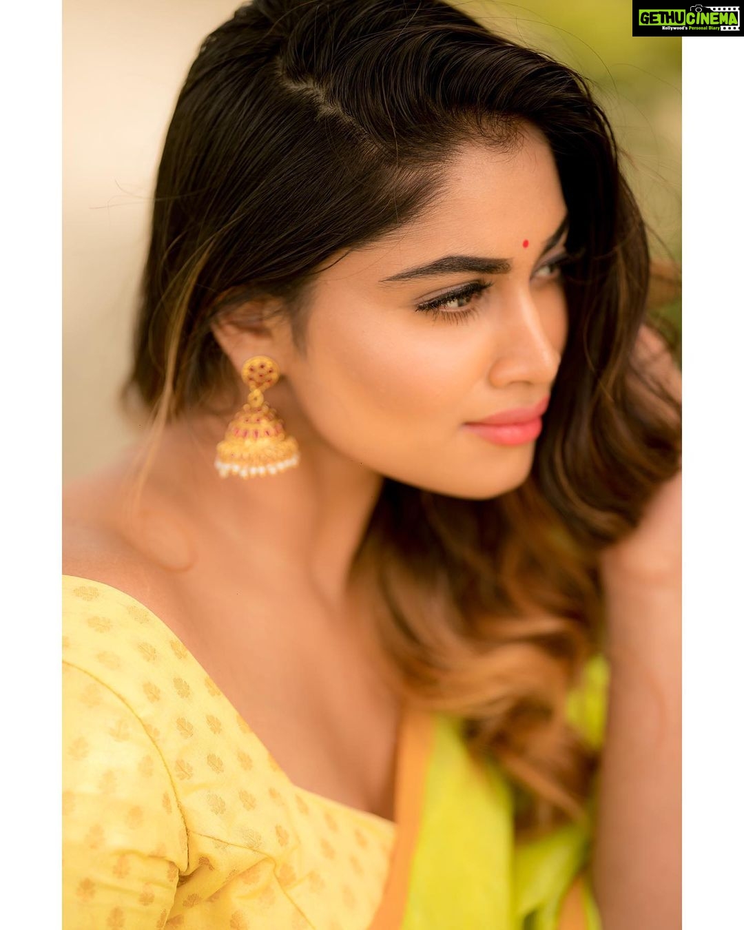 Shivani Narayanan Instagram - 💛 📷 @camerasenthil