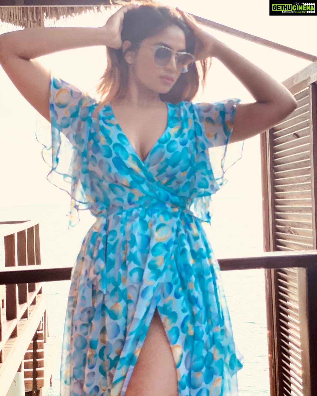 Shivani Narayanan Instagram - Yesss it’s Blurred 🤷♀️ yet I Love it 🔥 Outfit @chakrabortymukta