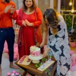 Shivani Narayanan Instagram – Friends like Family 💕 5/5/2021 
Beautiful Birthday Cake @le_confectionery