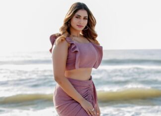 Shivani Narayanan Instagram - She dreams of the Ocean 🧜‍♀️ Photography @kiransaphotography Makeup and Hair @makeupbywanshazia Stylist @shreshta_iyer Designer @renasci.in PR @teamaimpro