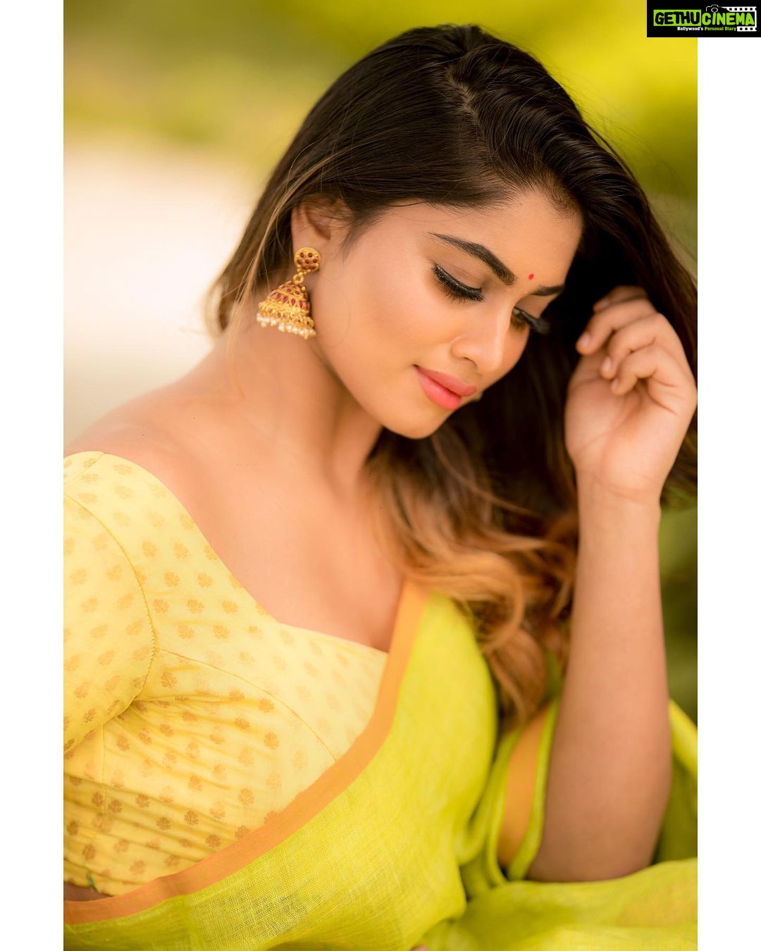 Shivani Narayanan Instagram - 💛 📷 @camerasenthil