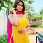 Shivani Narayanan Instagram - Negativity is sneaky. It’s a fresh day 💛. Don’t let any bad vibes creep in. Wardrobe @chakrabortymukta