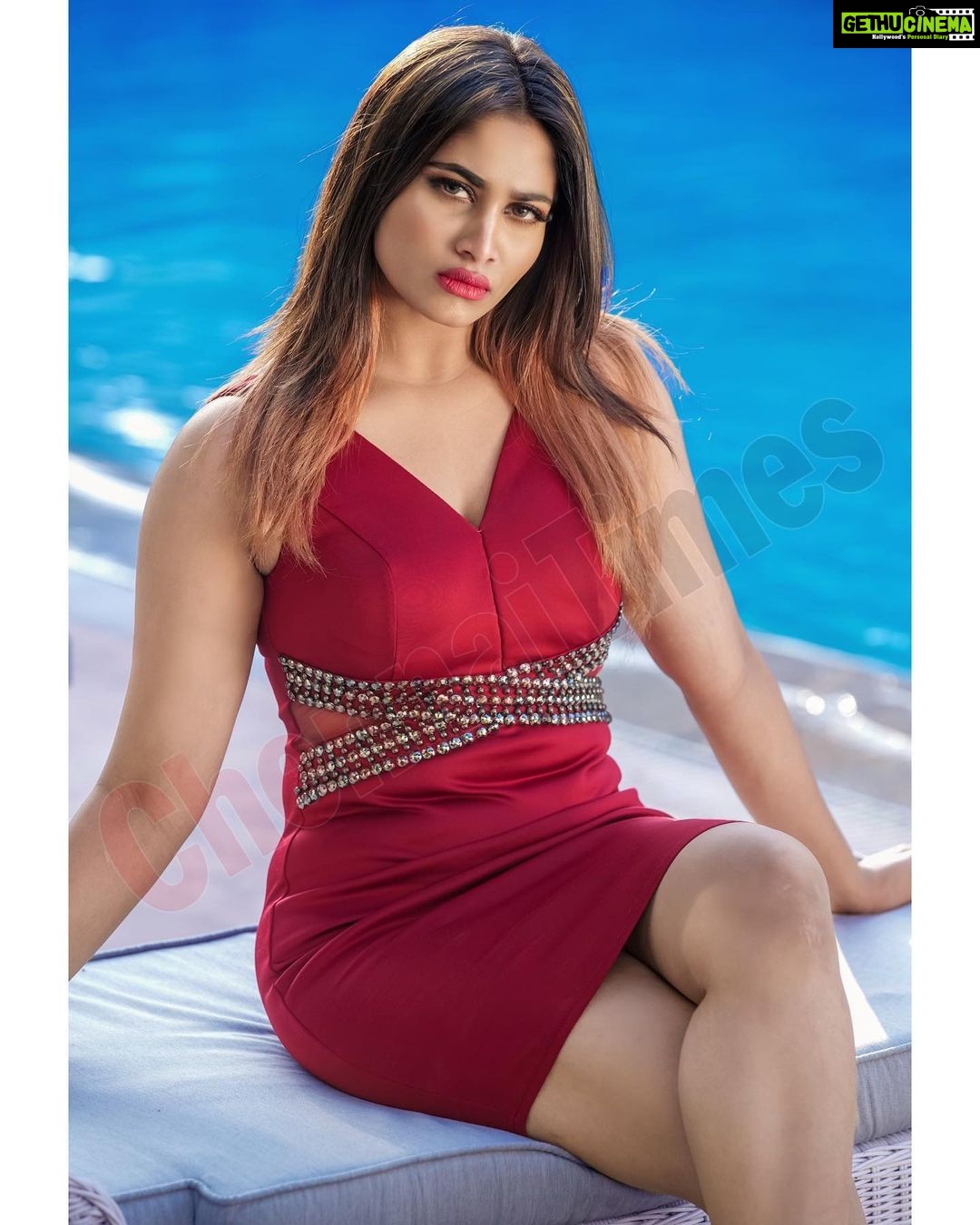 Shivani Narayanan Instagram - ❤️ Shot for @chennaitimestoi Photography @johan_sathyadas Location @tajconnemara Makeup n hair @maidenbrides Costumes n styling @sowbi_andrea Edit @surajdnr PRO @donechannel1