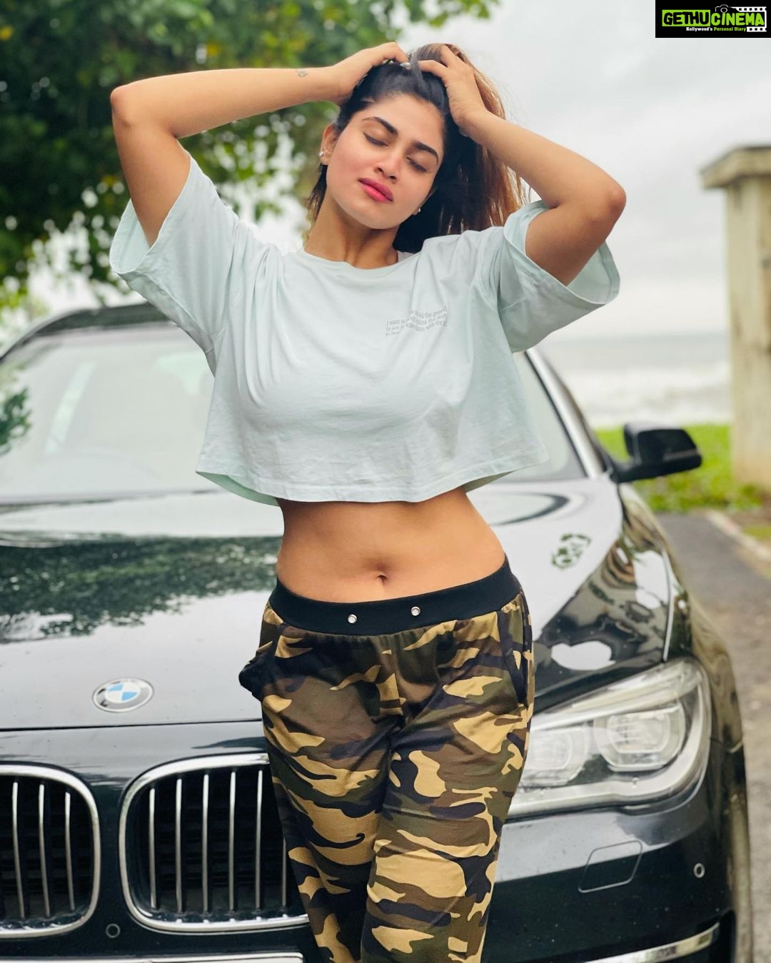 Shivani Narayanan Instagram - Chilled breeze vibe be like 🧖♀️ #repeatu