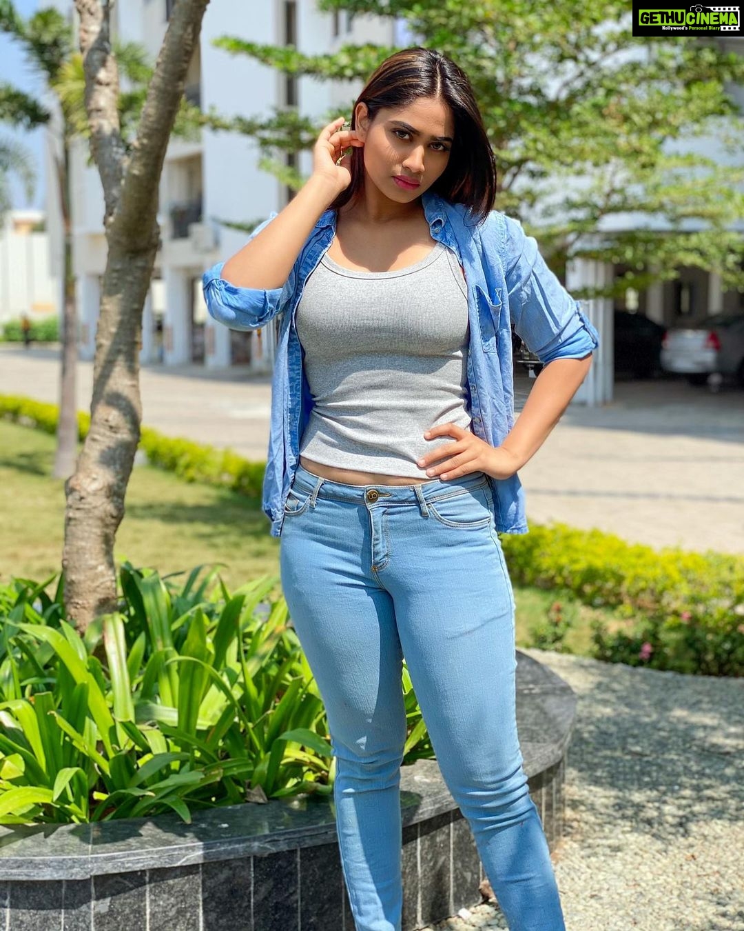 Shivani Narayanan - 330.3K Likes - Most Liked Instagram Photos