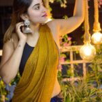 Shivani Narayanan Instagram - Ange enna therigiradhu ? 🤔