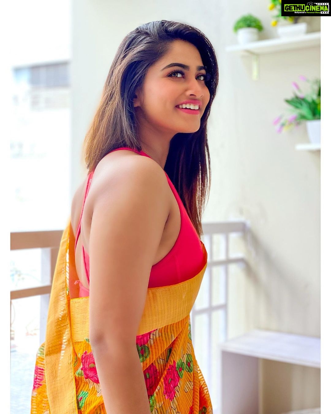 Shivani Narayanan Instagram - Peace begins with a Smile ❤️