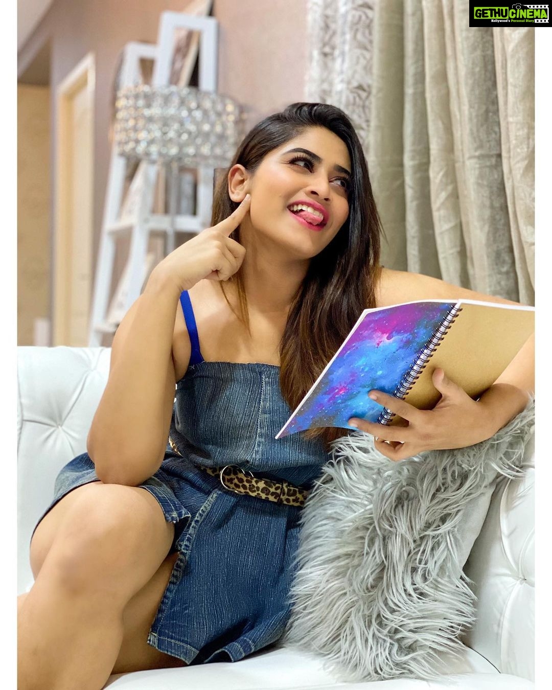 Shivani Narayanan Instagram - Cozy evening , Comfy couch , a book and this Lazy Girl ❤️