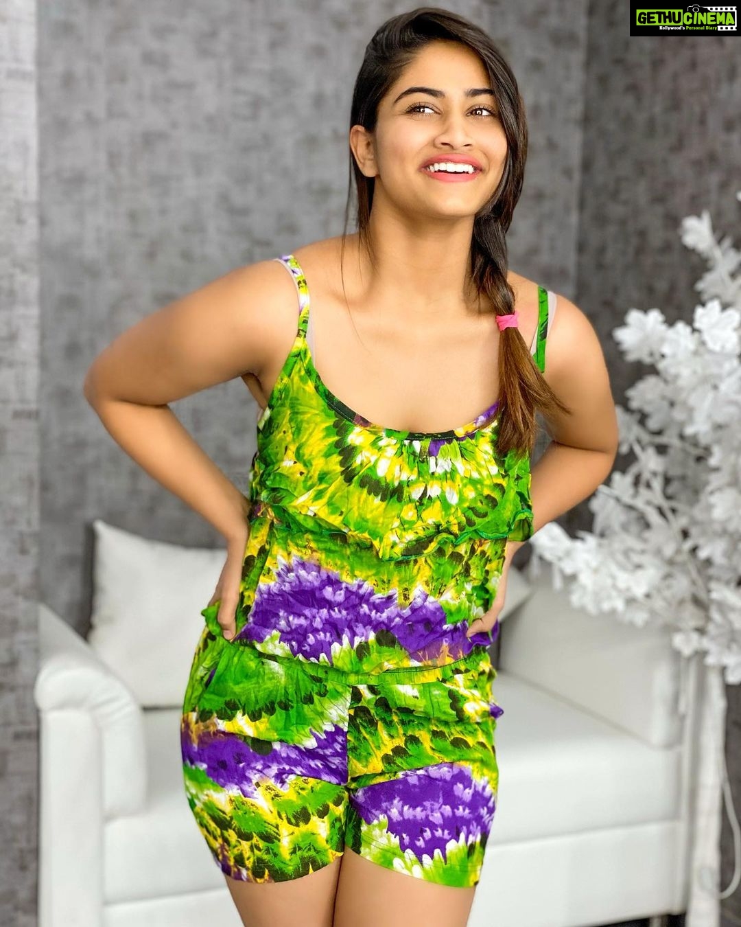 Shivani Narayanan Instagram - A good laugh is Sunshine in the House ❤️
