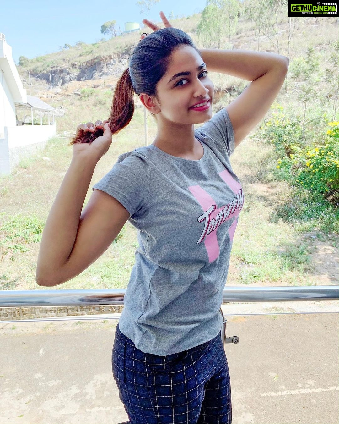 Shivani Narayanan Instagram - Tie the Knot high 👱🏻♀️❤️