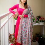 Shivani Narayanan Instagram - Outfit @chakrabortymukta 📸 @kiransaphotography