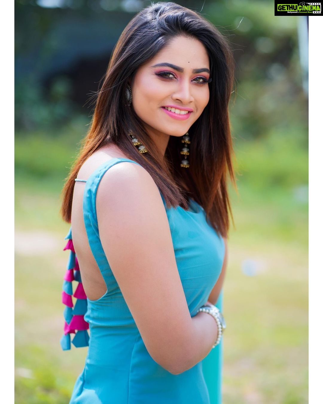 Shivani Narayanan Instagram - Every damn brick life throws at you, use it to stand on ♥️ 👗 @styledivalabel 💄 @radha_makeup_artist 📸 @emmanuvelphotography