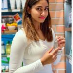 Shivani Narayanan Instagram - Store Visit to Kiehls store at Phoenix Marketcity Mall..🖤 #ContestAlert Here with my favorite skincare brand @kiehlsindia and the product that has done wonders to my skin, the Clearly Corrective Dark Spot Solution. Stand a chance to win a special hamper from Kiehl's by following the rules below: 1. Follow @kiehlsindia & @shivani_narayanan 2. Tag 3 friends #KiehlsIndia #Giveaway #WIN