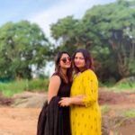Shivani Narayanan Instagram - Happy New Year 2020 from us to you all...♥️