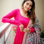 Shivani Narayanan Instagram - Outfit @chakrabortymukta 📸 @kiransaphotography