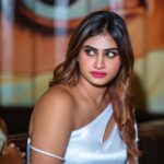 Shivani Narayanan Instagram - On Popular Demand 🧁 Outfit @sidneysladen 💃 Photography @shadowsphotographyy Decor @purpletreeprojects Bdy 🎂 @le_confectionery Styling @zazzlesalons Radio Room