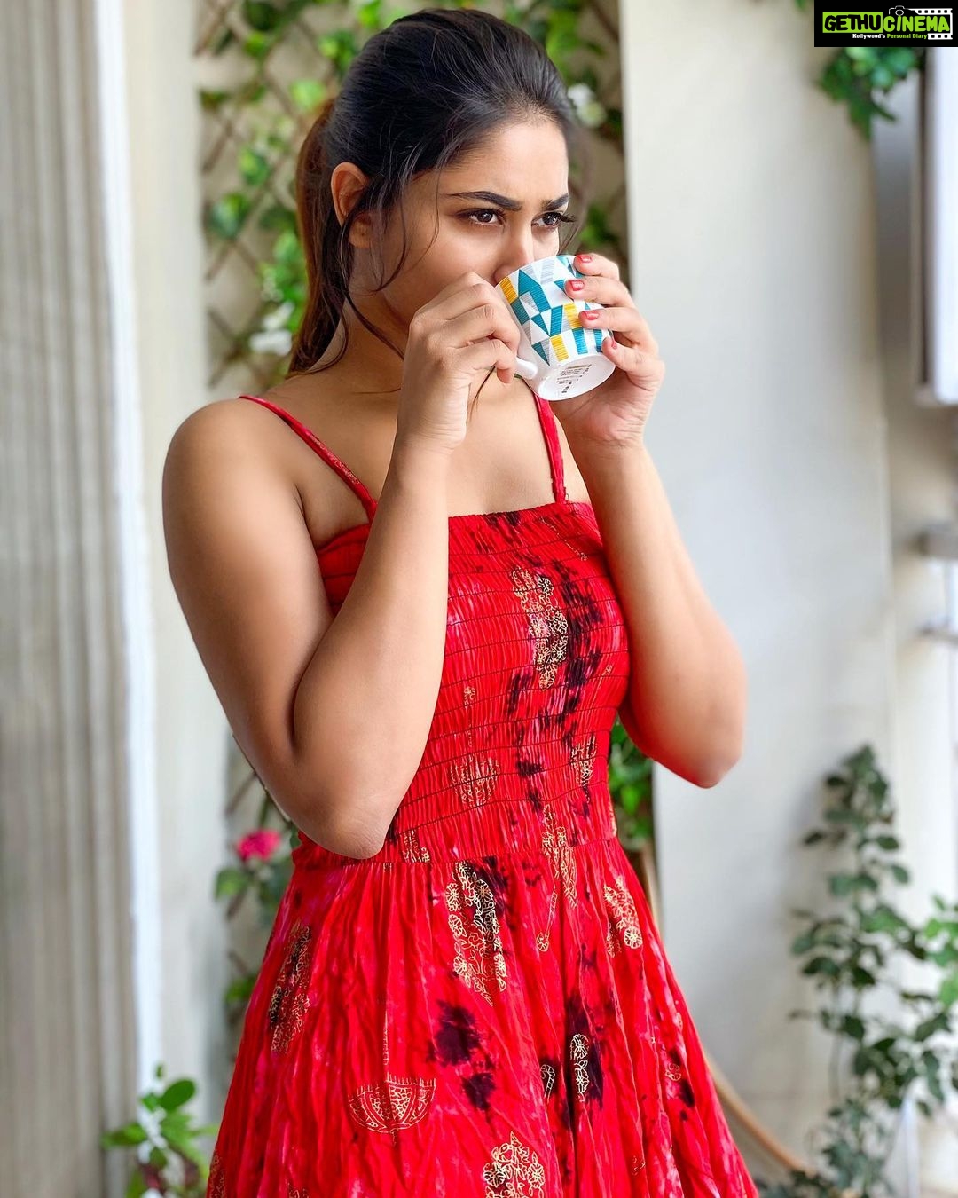 Shivani Narayanan Instagram - Have a Cup of Coffee and just Relax 🏠❤️... 4/21