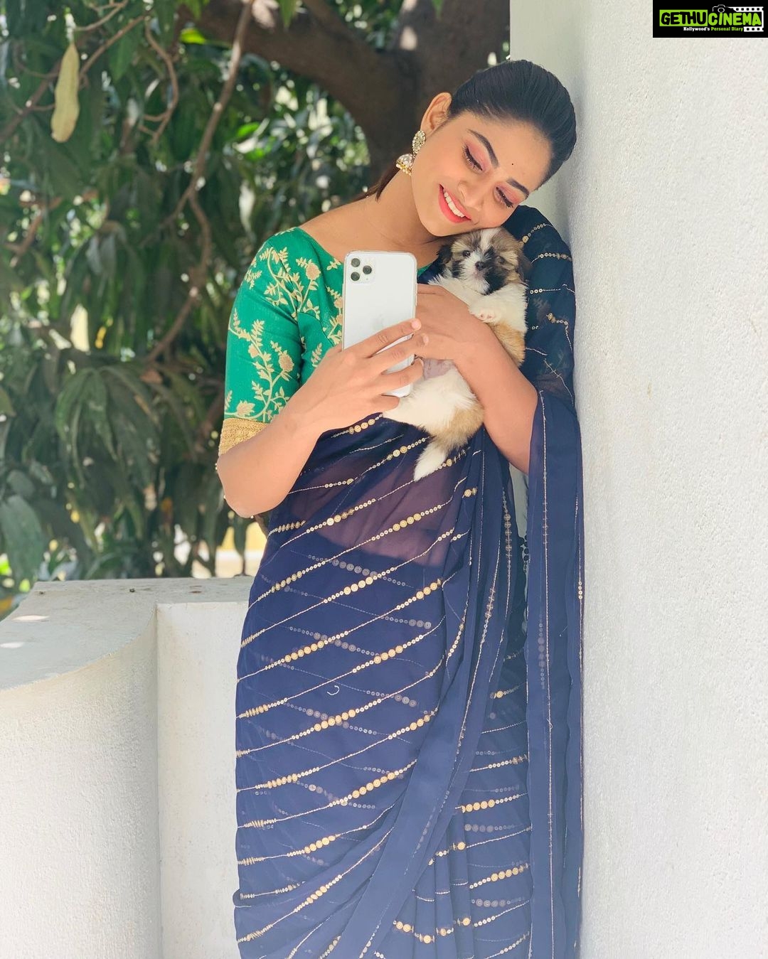 Shivani Narayanan Instagram - Lets take a selfie Diamond ❤️💎 ..