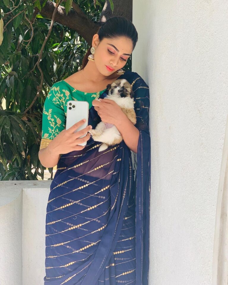Shivani Narayanan Instagram - Lets take a selfie Diamond ❤️💎 ..