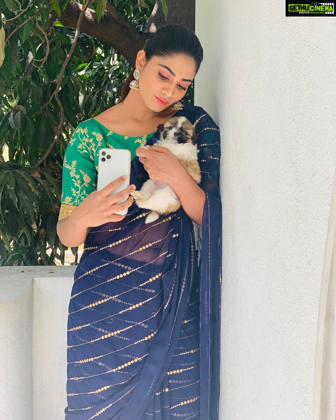 Shivani Narayanan Instagram - Lets take a selfie Diamond ❤️💎 ..