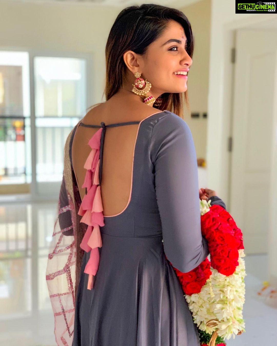 Shivani Narayanan Instagram - House Warming ❤️... Dream Come True moment , let all your dream come true 🙏❤️ Lovely Outfit for this morning by @chakrabortymukta #newhome ...