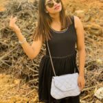 Shivani Narayanan Instagram - வானம் மெல்ல கீழ் இறங்கி மண்ணில் வந்து ஆடுதே ... ♥️
