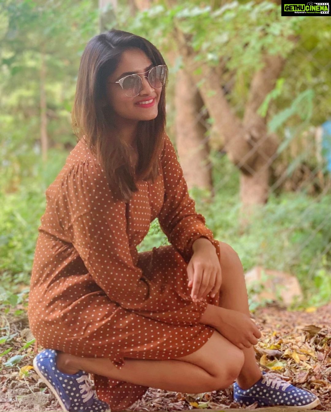 Shivani Narayanan Instagram - Short hair n Shades to a Sunny day ☀️♥️