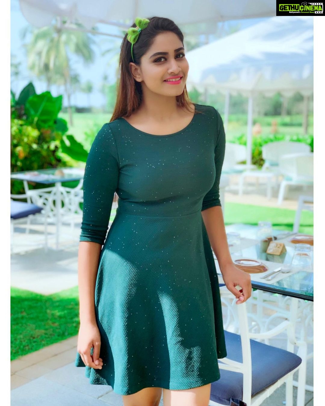 Shivani Narayanan Instagram - Greens n Bows 💚🧚🏻♀️ #goa Taj Exotica Resort & Spa, Goa