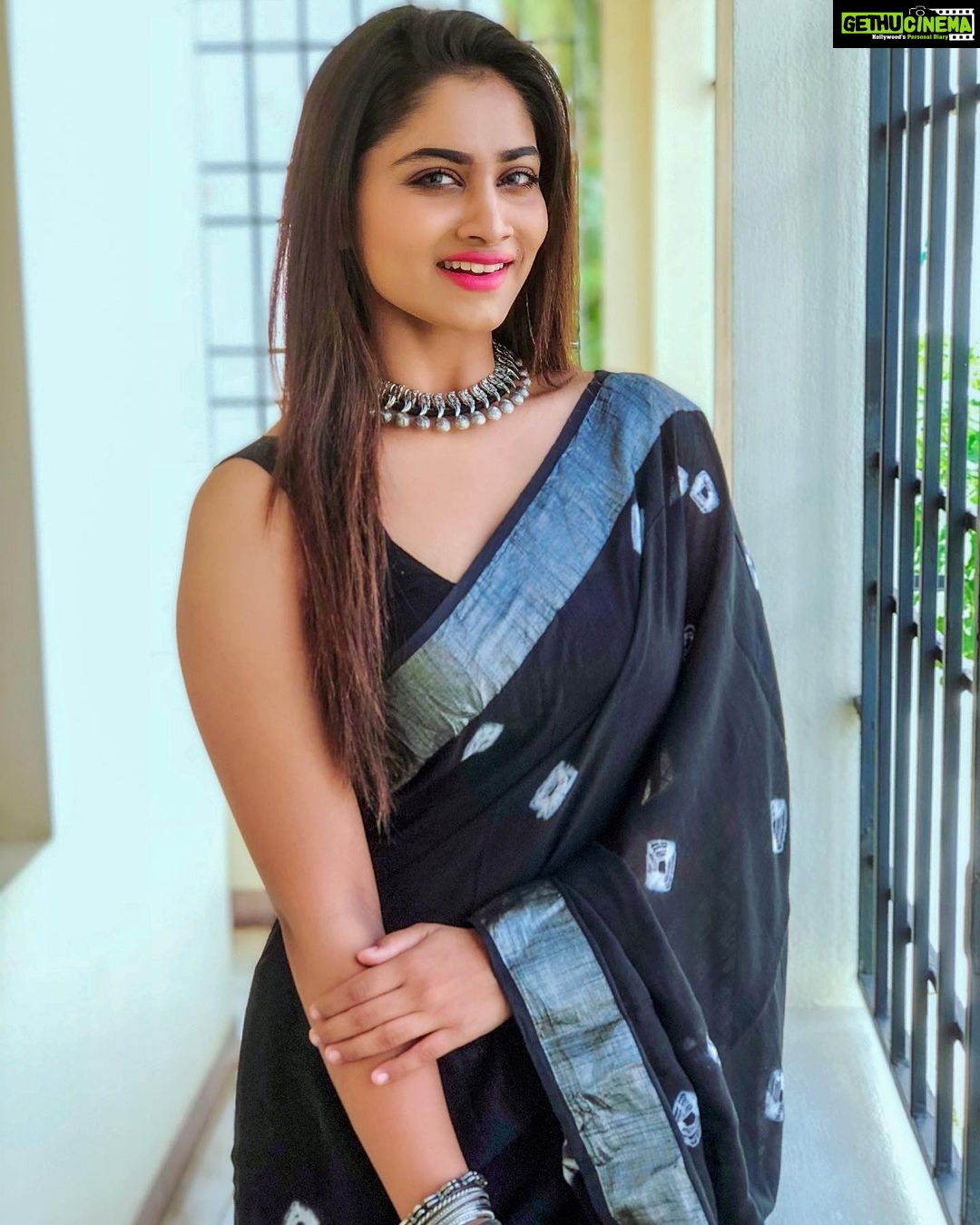 Shivani Narayanan Instagram - Black 🖤